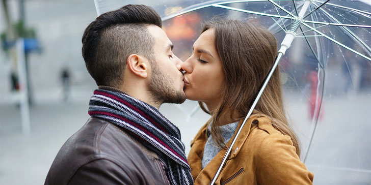 Cosa rivela il tuo modo di baciare sulla tua relazione